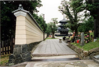 興福寺 三条通沿い土塀